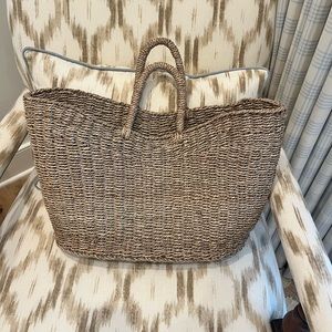 Straw summer bag